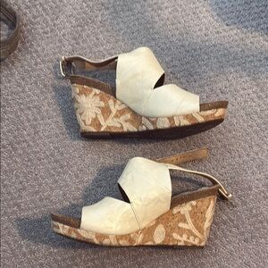 Sofft Cream Leather Wedges with Cork Pattern